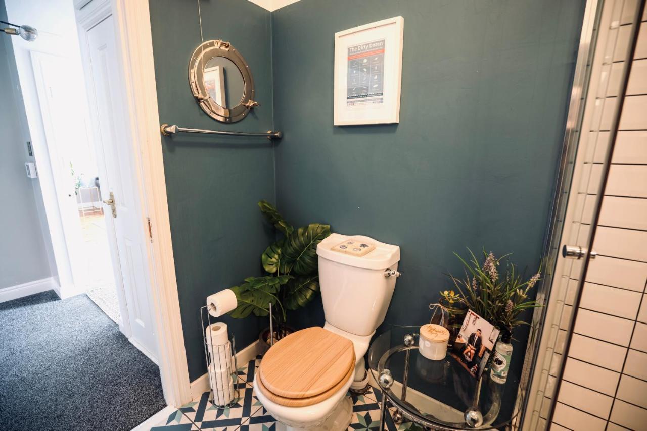A Stylish 2 Bed Apartment In Cobh Town - Lux Stay מראה חיצוני תמונה